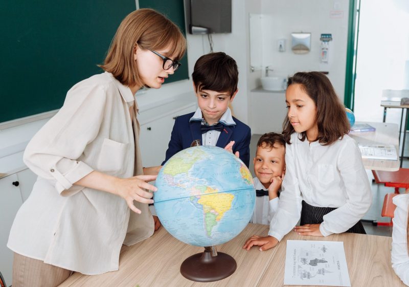 Menghadapi Tantangan Global: Pentingnya Pendidikan Global dalam Era Modern